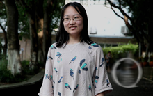 Không học thêm suốt 12 năm, cô gái vẫn đạt thủ khoa 2 lần: Bí quyết ở 1 thói quen bố mẹ rèn từ nhỏ