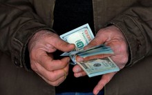 Không phải trung niên, đây mới là thế hệ ‘đặc biệt’ chiếm hơn 30% tổng tài sản nước Mỹ, ‘lọ mọ’ vẫn hưởng đậm từ giá trị nhà và cổ phiếu tăng vọt