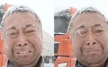 Lái xe vào vùng bão tuyết nguy hiểm, tài xế xe tải bật khóc nức nở vì bất lực, nói ra 1 điều hối hận khiến dân mạng chạnh lòng