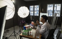 Bán hàng online hết thời khiến Alibaba mất ngôi vua TMĐT, buộc phải ‘trảm tướng’ để cạnh tranh với Temu và TikTok Shop