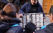 Người Tây Ban Nha đổ xô mua vé số giải thưởng lớn nhất thế giới 2,83 tỷ USD