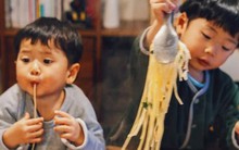 Trẻ được ba mẹ dạy 4 điều này từ sớm, lớn lên biết yêu thương và quý trọng gia đình