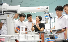 Chuyện lạ ở Trung Quốc: Không có bằng đại học lại được săn đón nhiệt tình, hàng loạt ông lớn xe điện, bán dẫn như BYD, CATL... cũng ‘khát’ những nhân lực này