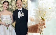 Diễm My 9X dùng 3 bó hoa ngày cưới: 1 bó chưa được cô dâu Vbiz nào dùng, ý nghĩa loài hoa cầm vào lễ đường mới đặc biệt