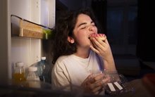 Thời điểm ăn tối dễ gia tăng đột quỵ nhất trong ngày, làm tuổi thọ bị “đe dọa”, người ngoài 40 tuổi cần “tránh xa”