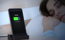 Sạc pin qua đêm có khiến điện thoại phát nổ?