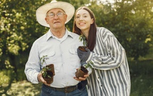 Cụ ông U70 được con gái đón về chăm sóc, 3 năm sau quyết về quê vì thấy cuốn sổ tiết kiệm mang tên mình