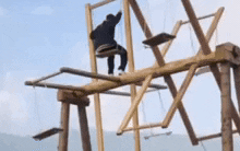 Hot rần rần xích đu Bali phiên bản Việt Nam, du khách bất chấp rủi ro đánh đu bằng cả cơ thể