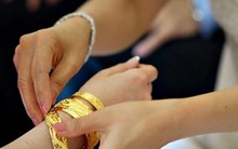 Giá vàng cao kỷ lục, tôi buốt ruột khi phải mừng cưới 'trả nợ' chị chồng 5 chỉ