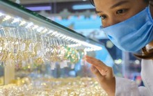 Cựu nhân viên bán trang sức 10 năm khuyên hãy chú ý 4 điểm khi mua vàng, làm đúng chắc chắn LÃI, làm sai chỉ "nuôi béo" cửa hàng