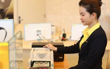 Ngân hàng cũng ồ ạt phát hành cổ phiếu, tăng vốn, chuyển sàn