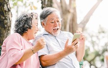 Về già, nằm trên giường bệnh tôi mới nhận ra rằng vợ con quan trọng, nhưng vẫn phải xếp sau 2 thứ này