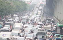 Phương tiện giao thông đông đúc trước ngày nghỉ Tết Dương lịch