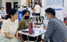 Suy thoái bất động sản kéo dài và niềm tin kinh doanh mong manh đè nặng lên thị trường việc làm của Trung Quốc