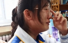 Hiệu trưởng bí mật làm một "món quà" gửi đến học trò, xem xong ai cũng khóc cạn nước mắt