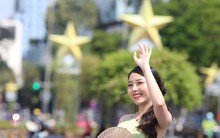 Đường phố TPHCM 'thay áo mới' đón Tết, người dân thích thú 'check - in'