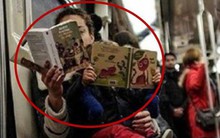 Bức ảnh chụp trộm 2 mẹ con trên tàu điện được lan truyền, nhìn qua là biết phụ huynh này 100 điểm