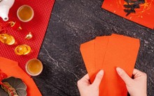 Áp lực chi tiêu Tết: GenZ cắt giảm mua sắm, chỉ săn sale, 8x và 9x tranh thủ bán hàng để thêm kinh phí trang trải