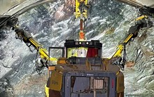 Cận cảnh robot đào hầm xuyên núi trên cao tốc qua Hà Tĩnh