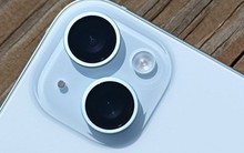 Vì một lỗi thuật toán chụp ảnh, cô dâu giật mình hoảng hốt vì "bức ảnh ma" trong iPhone