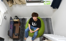 Cuộc sống bên trong căn nhà "hộp giày" 9m2 không đủ chỗ nấu nướng, tắm rửa: Giá thuê rẻ nhưng có đáng?