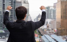 Đàn ông giàu có thường biểu hiện rõ 3 đặc điểm, ai có cả 3 thì sớm phát tài, tiền "chảy về" đầy túi