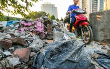 Hà Nội: Rác thải bủa vây tuyến đường 300 tỷ đồng bị chậm tiến độ