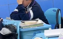 Nam sinh cấp 2 viết văn kể chuyện gia đình, chỉ vài dòng mà khiến giáo viên bật khóc: Chỉ muốn ôm em vào lòng vỗ về!