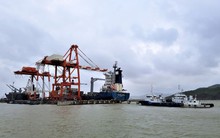 Hàng hóa qua cảng biển tấp nập, báo hiệu sự bứt phá của hàng hải năm 2023