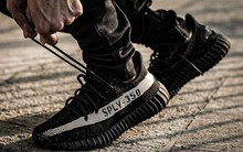 Adidas nguy cơ thua lỗ lớn: Loay hoay với đống hàng tồn kho trị giá 500 triệu euro của Yeezy, cả đế chế lung lay vì 1 thương vụ hợp tác sai lầm
