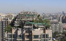 Người đàn ông 'độ' penthouse 100m2 thành căn biệt thự 'cổ quái' 1000m2 trên nóc chung cư 26 tầng: Xây mất 6 năm nhưng phải dỡ bỏ trong 15 ngày