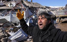 Việc làm quặn lòng của thân nhân người tử nạn trong thảm họa động đất ở Thổ Nhĩ Kỳ