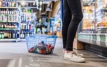 Đi siêu thị xin đừng “tắt não”: Mỗi một kệ hàng chứa 4 cạm bẫy tâm lý, làm biếng suy nghĩ là “cháy túi” ngay!