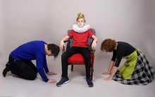 Tranh cãi chuyện cha mẹ "tự hào con 18 tuổi học giỏi dù không biết nấu cơm": Có thật chỉ việc học, lớn thuê người giúp việc là được?