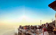 Giới trẻ nô nức đổ về 'thiên đường mây' Tà Xùa ngắm hoàng hôn