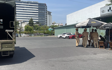 Công an đang khám xét 1 địa điểm đăng kiểm ở TP HCM