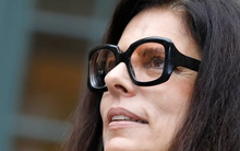 Vén màn ‘trận chiến’ giành quyền thừa kế hàng chục tỷ USD của người phụ nữ giàu nhất hành tinh: Suýt ‘mất trắng’ chỉ vì 'bạn thân' của mẹ