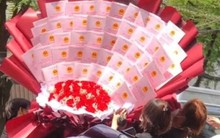 Ngày lễ tình nhân 14/2, tặng bó hoa “sổ đỏ” và cái kết bất ngờ