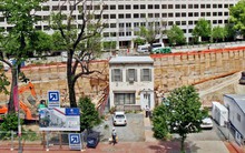 Từng đòi số tiền gấp 10 lần 1,5 triệu USD cho căn nhà 167m2, gia chủ phải cay đắng bán tháo sau 8 năm vì nợ nần, giá tụt một nửa so với ban đầu