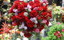 Chi 15 triệu đồng mua một bình hoa ngoại làm quà Valentine