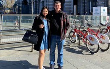 Cô gái Hải Phòng được người đàn ông Pháp cầu hôn 3 lần, thuê trực thăng kỷ niệm 11 năm ngày cưới