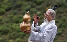 Chuyện về họ bí ẩn nhất Trung Quốc: Làm nghề cao quý được xem là sứ giả của thần linh, đến Hoàng đế cũng phải kính nể nhờ vả