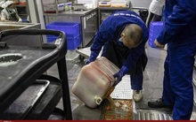 Dầu ăn thừa từ nồi lẩu: Nhiên liệu bền vững giúp hàng không xanh hóa?