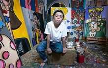 Thần đồng 11 tuổi được mệnh danh là 'Picasso đương đại', kiếm hàng triệu USD