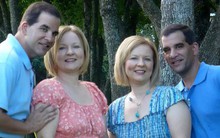 Khi chị em sinh đôi cưới anh em sinh đôi và sinh con: Những đứa trẻ ngoại hình có giống nhau không?