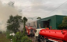 Cháy kho than củi 200 tấn trong khu dân cư