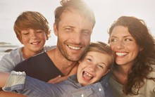 Bất ngờ với nghiên cứu 85 năm của Đại học Harvard: Quên tiền bạc danh vọng đi, đây mới là chìa khóa hạnh phúc số 1 trong đời