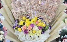 Đặt bó hoa tiền mặt giá 37 triệu đồng tặng bạn trai nhưng bị shipper cuỗm mất