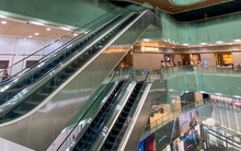 Khung cảnh vắng lặng bên trong Bitexco: Icon68 đã ngưng hoạt động, nhiều cửa hàng trả mặt bằng