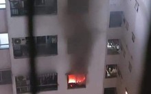 Cháy căn hộ chung cư Linh Đàm, cảnh sát hướng dẫn hơn 100 người thoát nạn